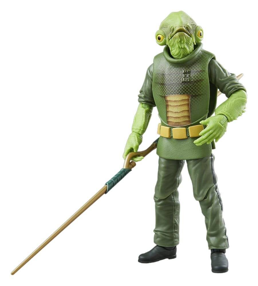 Grüne Alien-Actionfigur mit gelben Augen, trägt einen Gürtel und Stiefel, hält einen langen Speer vor weißem Hintergrund.