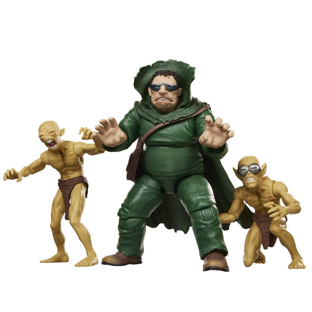 Drei fantasievolle goblinähnliche Actionfiguren posieren auf weißem Hintergrund, wobei eine größere grüngewandete Figur zwischen zwei kleineren beigefarbenen Figuren steht.