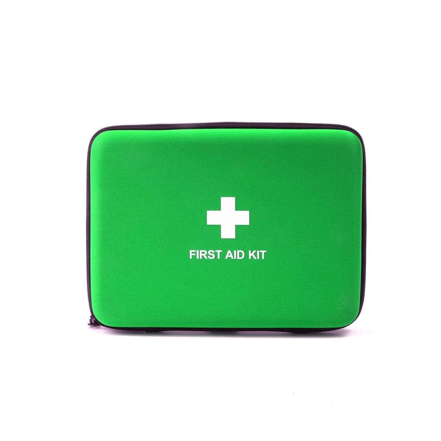 Grüne Erste-Hilfe-Tasche mit weißem Kreuz und Aufschrift „FIRST AID KIT