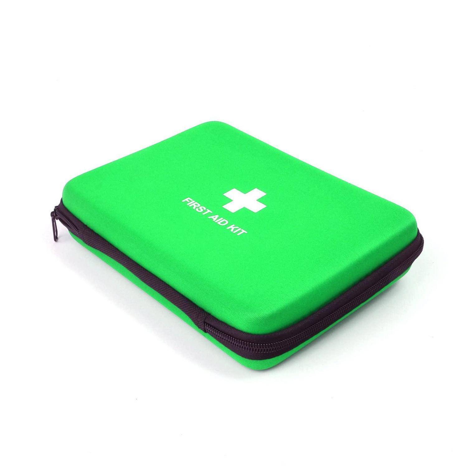 Grüner Erste-Hilfe-Koffer mit Reißverschluss, weißem Kreuz und der Aufschrift „FIRST AID KIT" auf der Vorderseite.