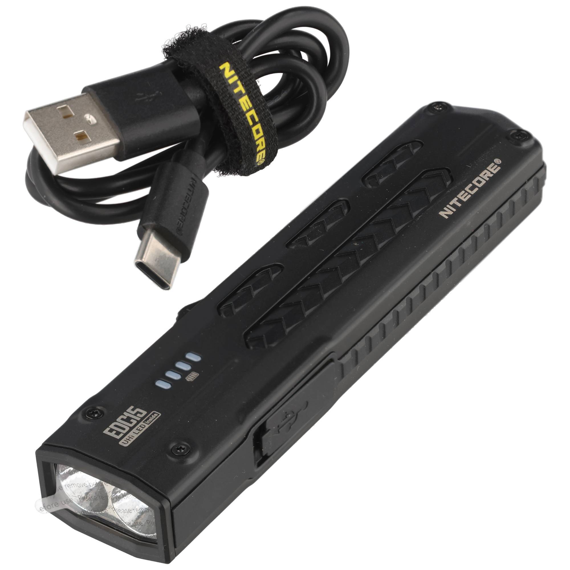 Schwarze wiederaufladbare LED-Taschenlampe von Nitecore mit angebautem Dual-USB-Ladekabel.