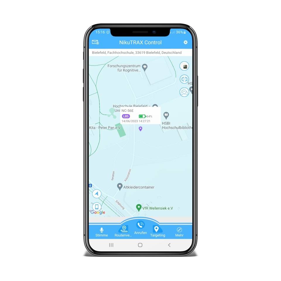 Smartphone zeigt die NikuTRAX-Kontrollkartanansicht mit einer verfolgten Standortnadel und unteren Navigationsschaltflächen für Sprache, Route, Anruf, Standort und weitere Optionen.