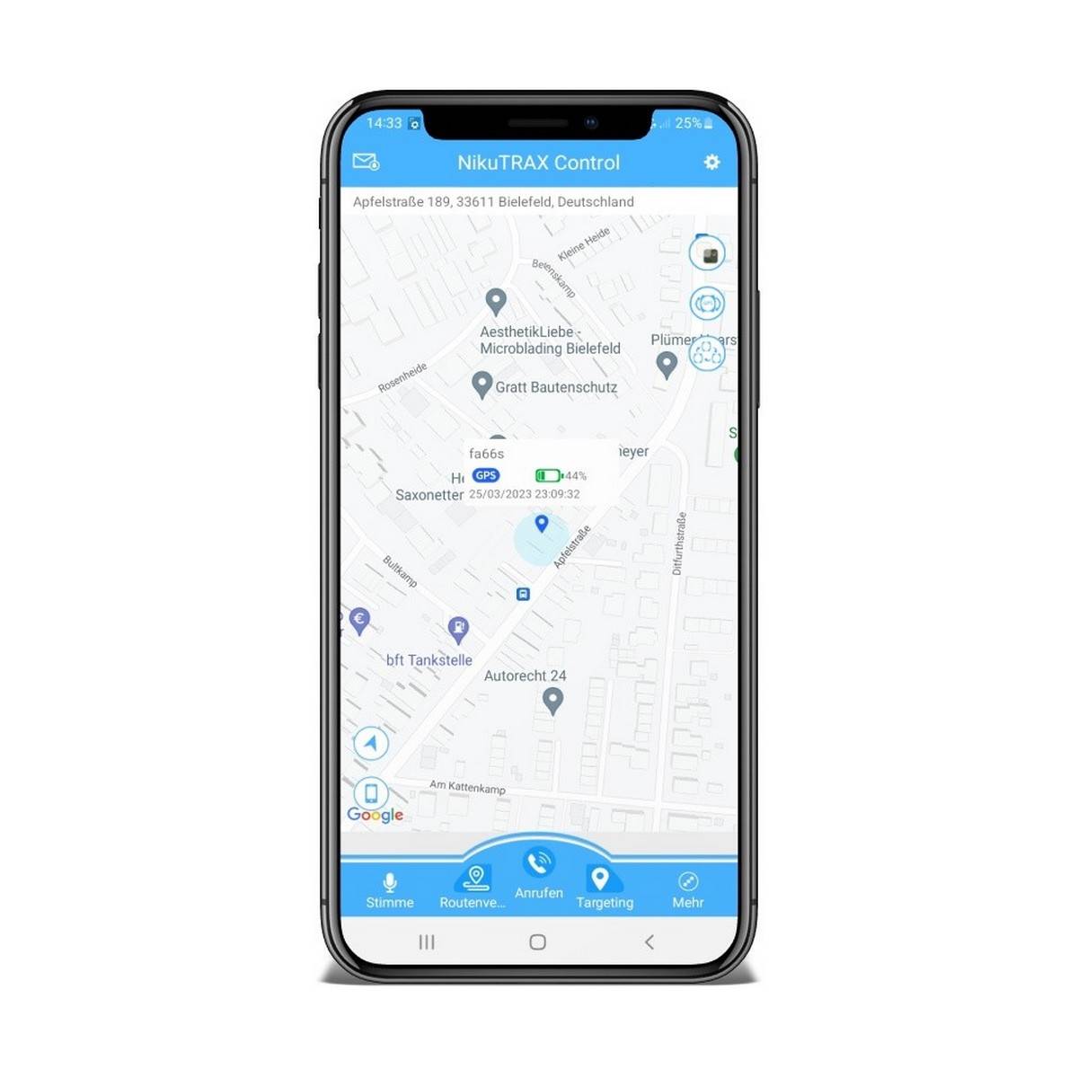 Smartphone-Bildschirm mit der NikuTRAX Control-App und einer Google-Karte, einem verfolgten Gerät/Standort-Pin in der Nähe von Bielefeld und Navigationsschaltflächen am unteren Rand für Startseite, Route, Anruf, Ziel und weitere Optionen.