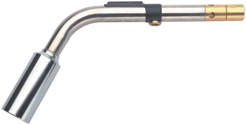 Eine polierte Metalltaschenlampen-Düse mit gekrümmtem Rohr und Messingverbinder auf weißem Hintergrund.
