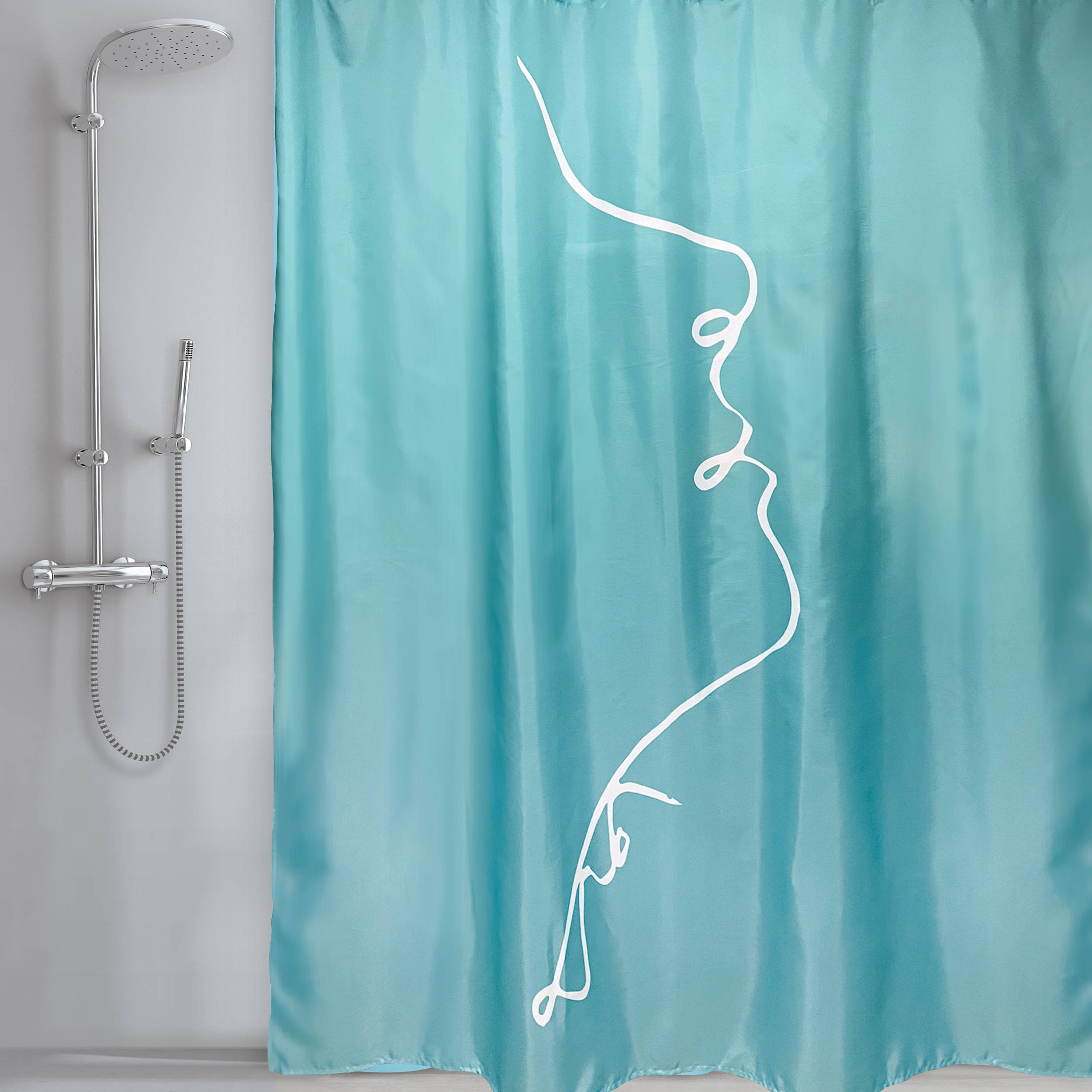 Badezimmerdusche mit einem türkisfarbenen Vorhang und einer an der linken Wand angebrachten tragbaren Handbrause.