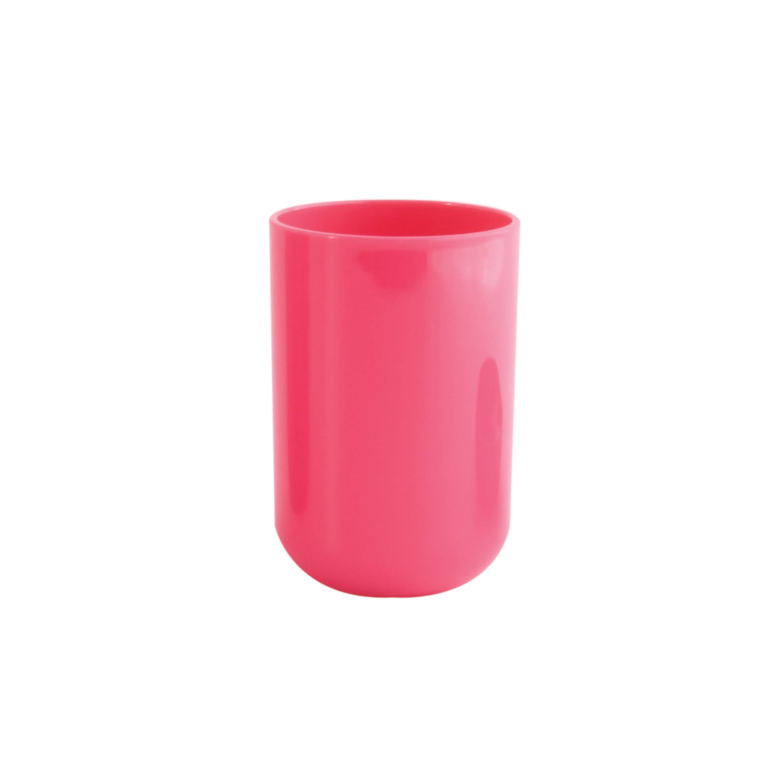 Ein glänzend rosafarbener zylindrischer Becher oder Trinkbecher auf einem schlichten weißen Hintergrund.
