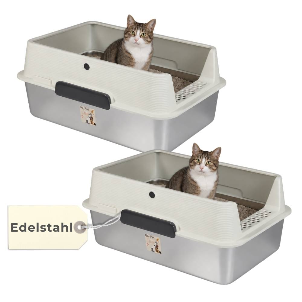 Zwei abgedeckte Katzentoiletten aus Edelstahl mit je einer Katze darin; das untere Bild enthält ein Etikett mit der Aufschrift 