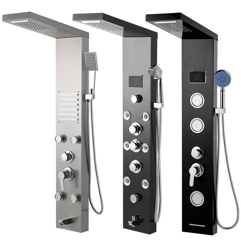 Drei moderne Duschpaneele aus Edelstahl mit Kopfbrausen, Handbrausen, Körperdüsen und Bedienelementen in Silber- und Schwarzausführung.