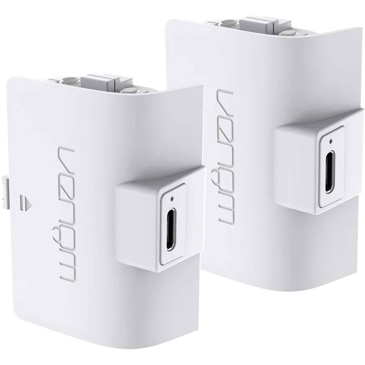 Zwei weiße Ugreen USB-C-Ladegeräte, die im Winkel angeordnet sind, jedes mit einem seitlichen USB-C-Anschluss und geprägtem Markennamen.