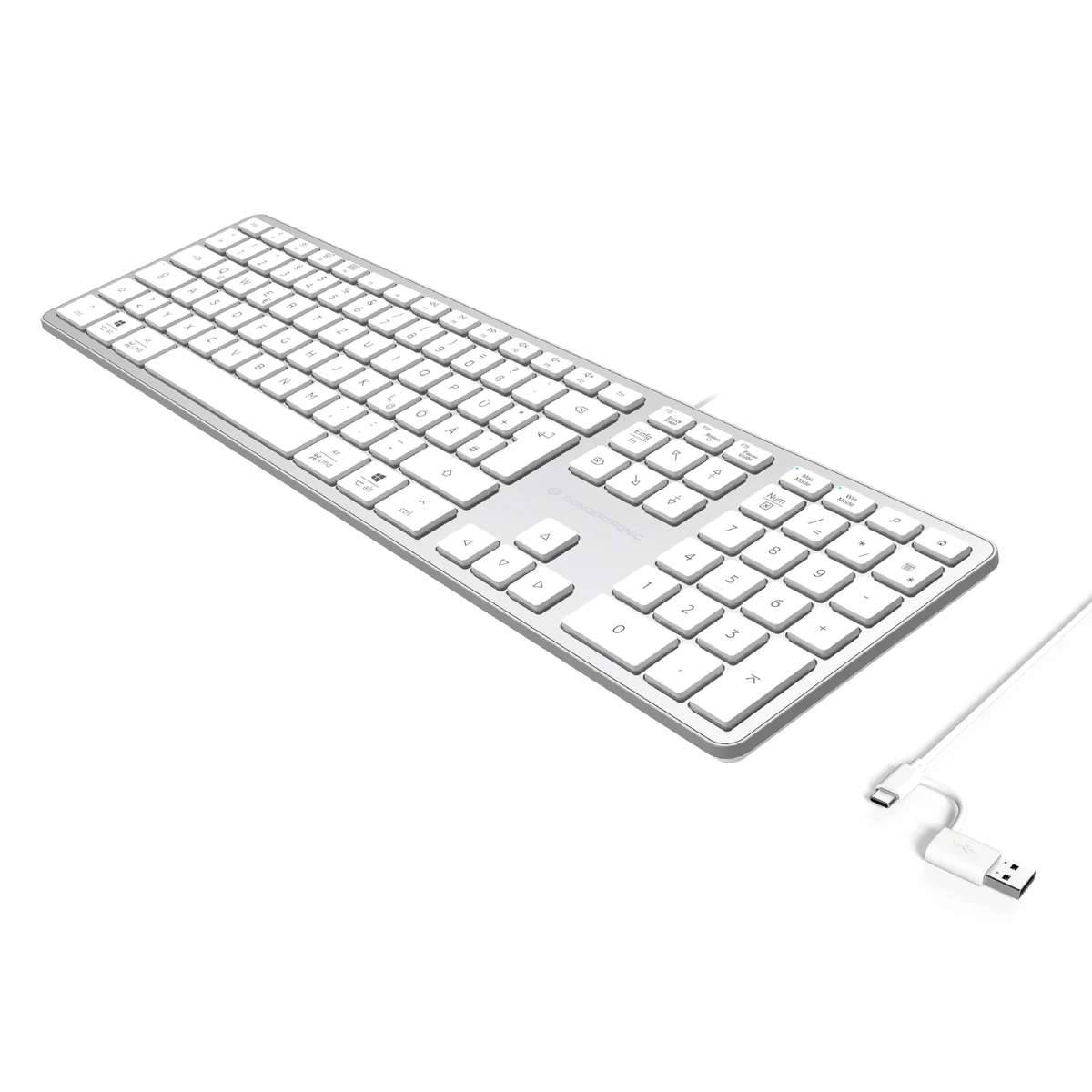 Weiße kabelgebundene Computertastatur mit Ziffernblock und USB-Kabel auf einfachem weißem Hintergrund.