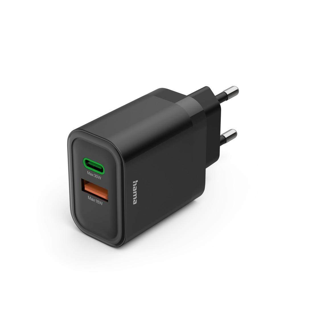 Schwarzes Wandladegerät mit zwei vorderen Anschlüssen, einem USB-C-Anschluss und einem USB-A-Anschluss, sowie EU-Zweipolstecker.