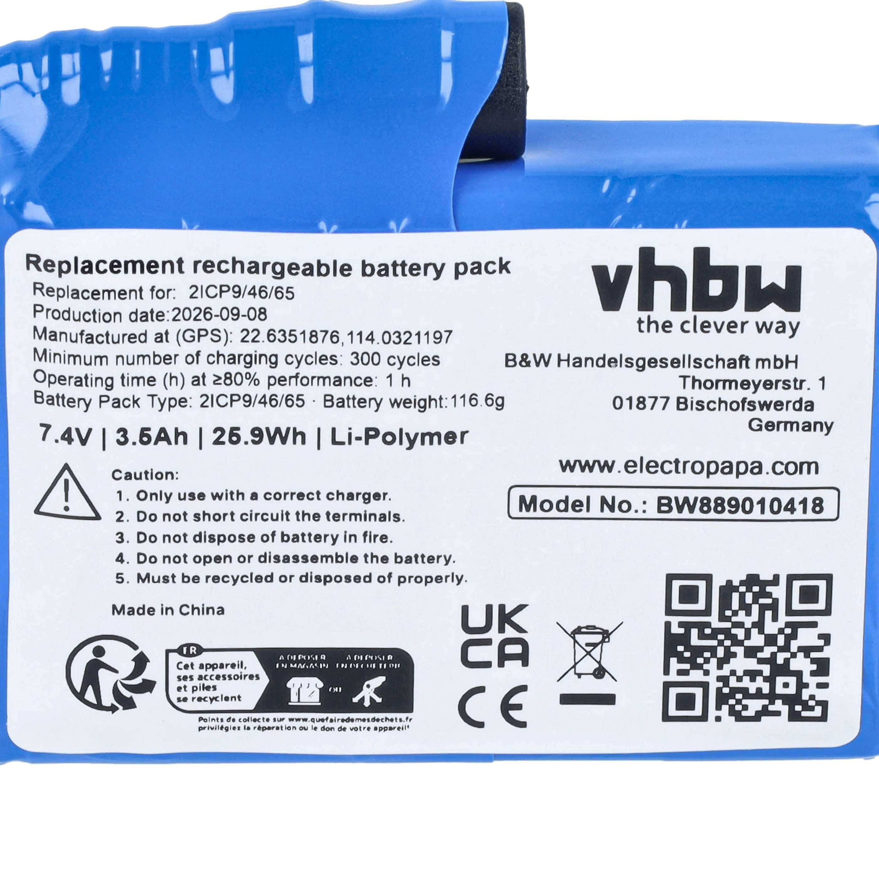 Nahaufnahme eines blauen wiederaufladbaren Batteriepakets mit vhbw-Branding, das 7,4V 3,5Ah Li-Polymer-Spezifikationen, Sicherheitswarnungen, Modellnummer und QR-Code zeigt.