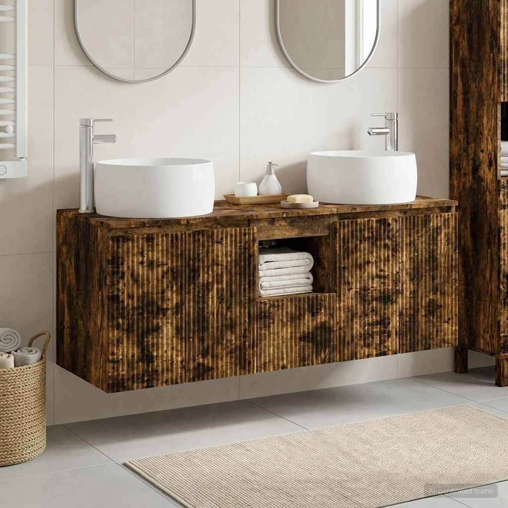 Modernes Badezimmer-Waschtischensemble mit zwei weißen Aufsatzbecken auf einem Unterschrank aus rustikalem Holz, runde Spiegel darüber und Handtücher, die in einem zentralen Fach gelagert sind.