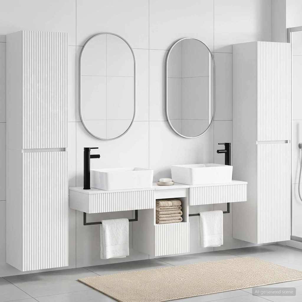 Modernes weißes Badezimmer-Doppelwaschtisch mit zwei ovalen Spiegeln, schwarzen Armaturen, integriertem Handtuchtücher und hohen Seitenschränken.