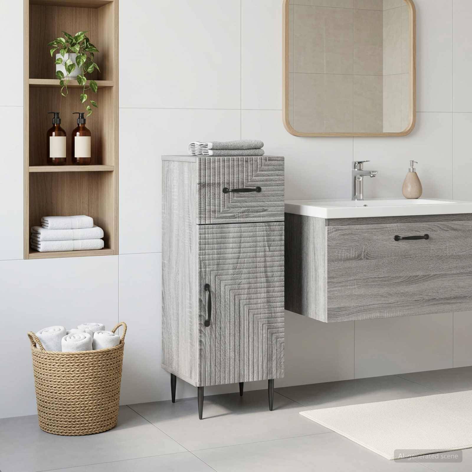Modernes Badezimmer mit grauem Waschbeckenunterschrank, Spiegel, hohem Schrankregal, Wandnischen-Regalen und einem geflochtenen Wäschekorb.