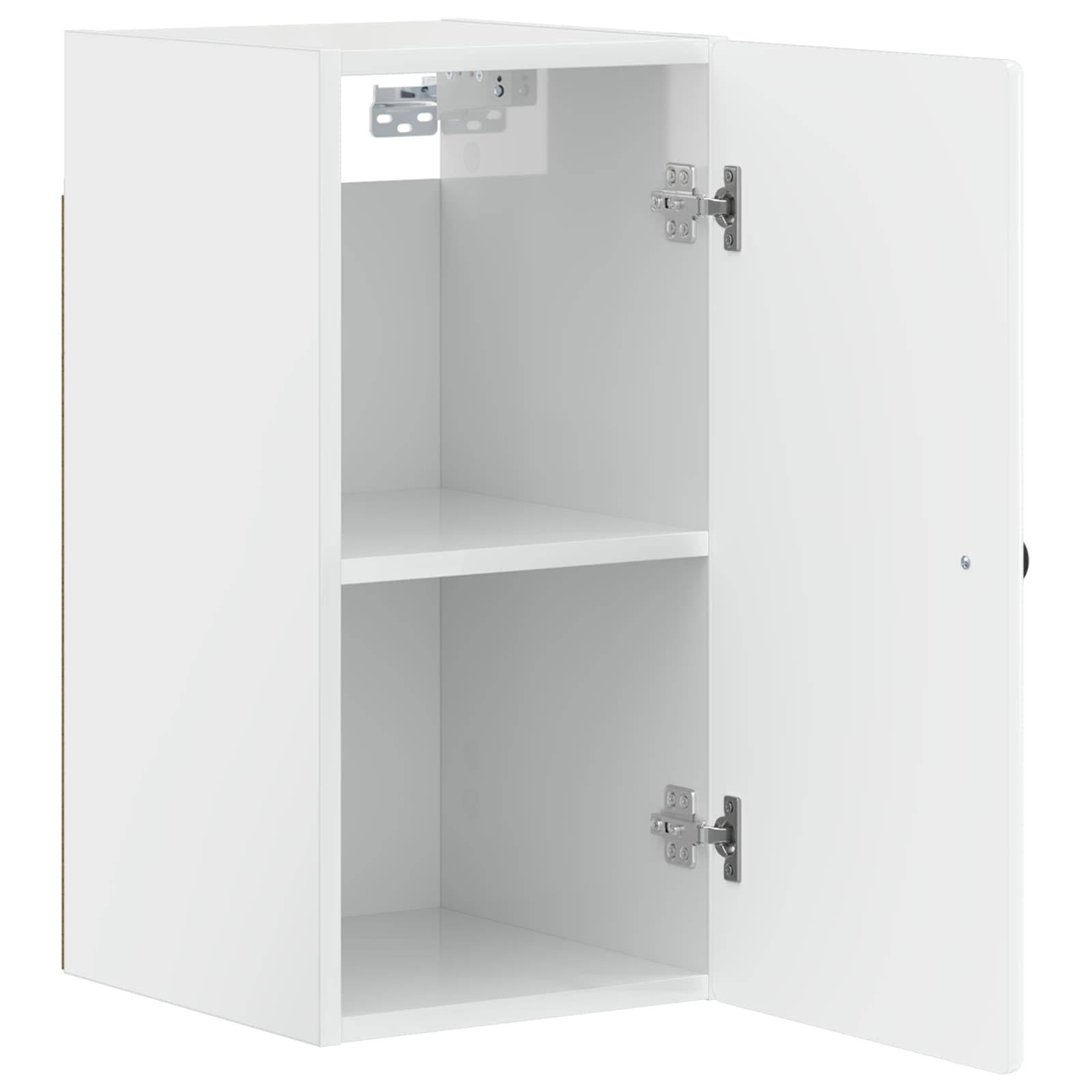 Offener Wandschrank mit weißer Farbe, zwei Regalen und einer Tür auf der rechten Seite, vor einem neutralen Hintergrund dargestellt.