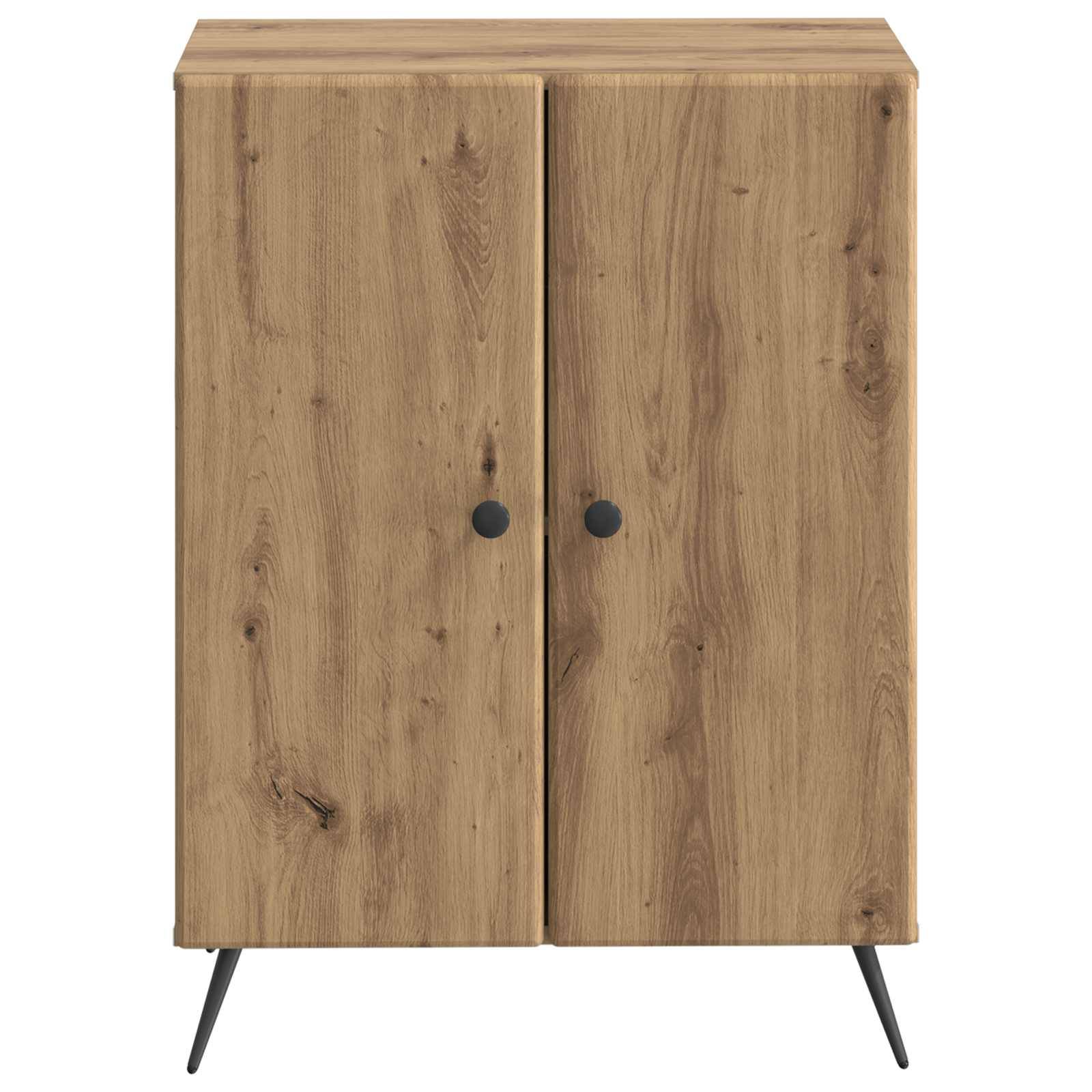 Holzschrank mit zwei Türen, schwarzen Griffknöpfen und geneigten schwarzen Beinen auf weißem Hintergrund.