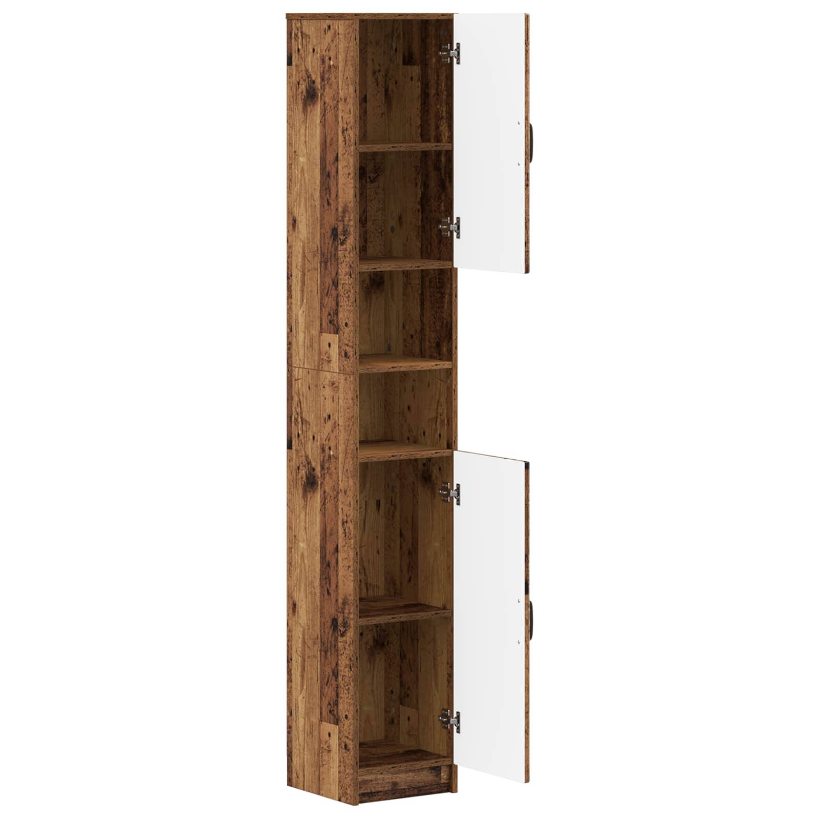 Hohes rustikales Holzwandschrank mit zwei offenen weißen Türen und mehreren inneren Regalen, Vorderansicht auf weißem Hintergrund dargestellt.