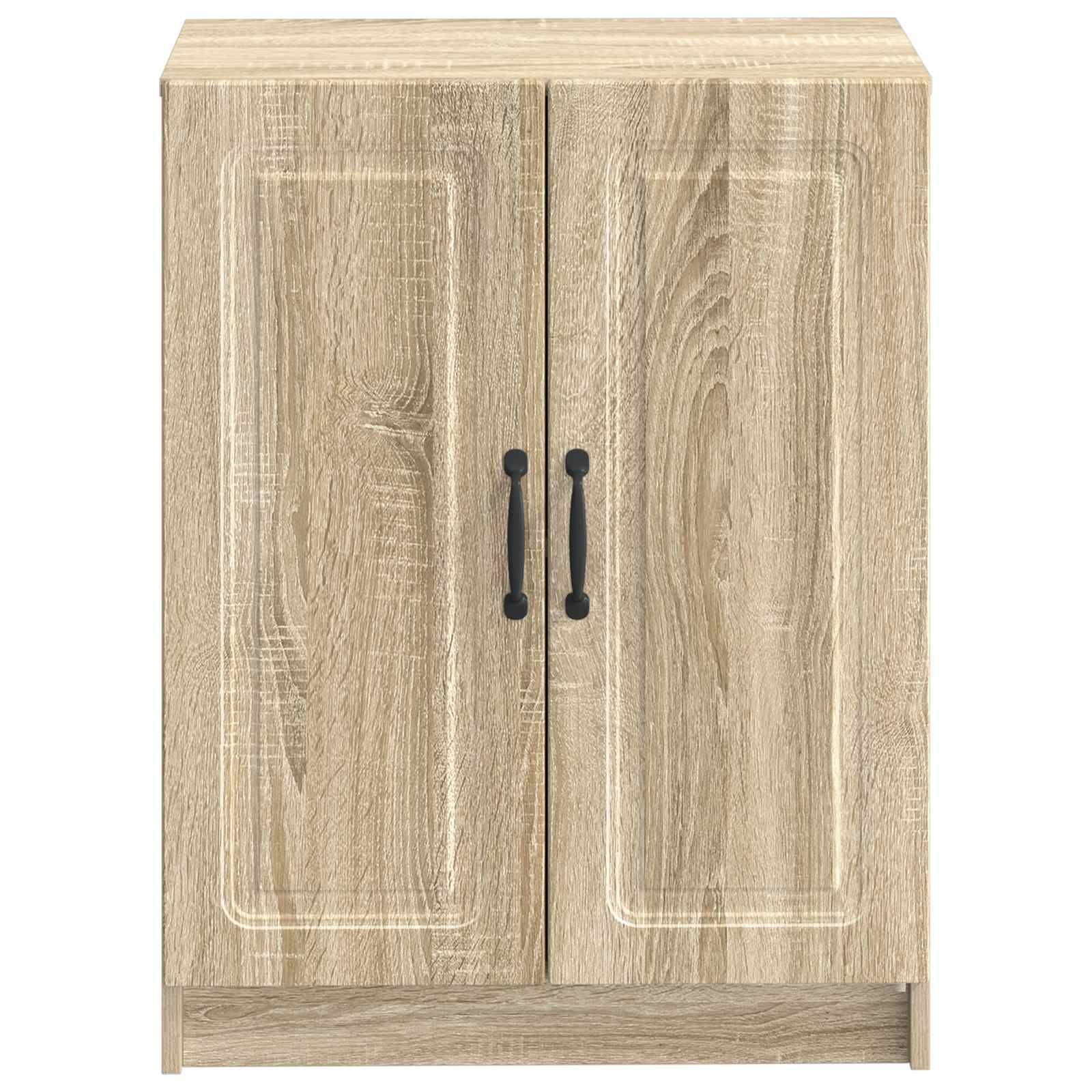 Helles Holzschrank mit zwei Türen, schwarzen Griffen und niedriger Basis, vor einem schlichten weißen Hintergrund gezeigt.
