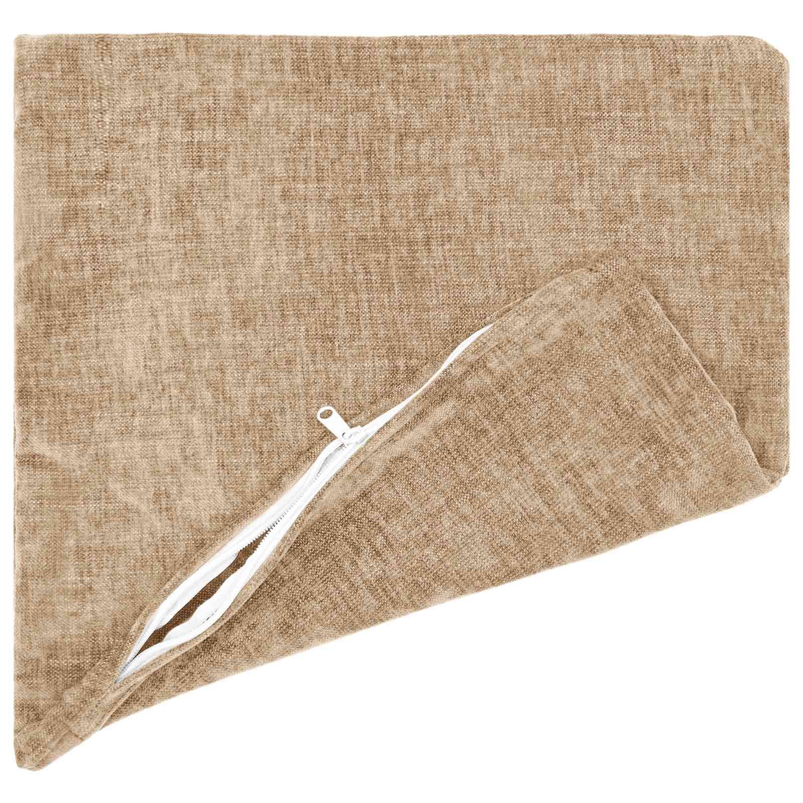 Beige Kissenbezug mit Reißverschluss und teilweise geöffnetem weißen Reißverschluss, gezeigt vor einem schlichten weißen Hintergrund.