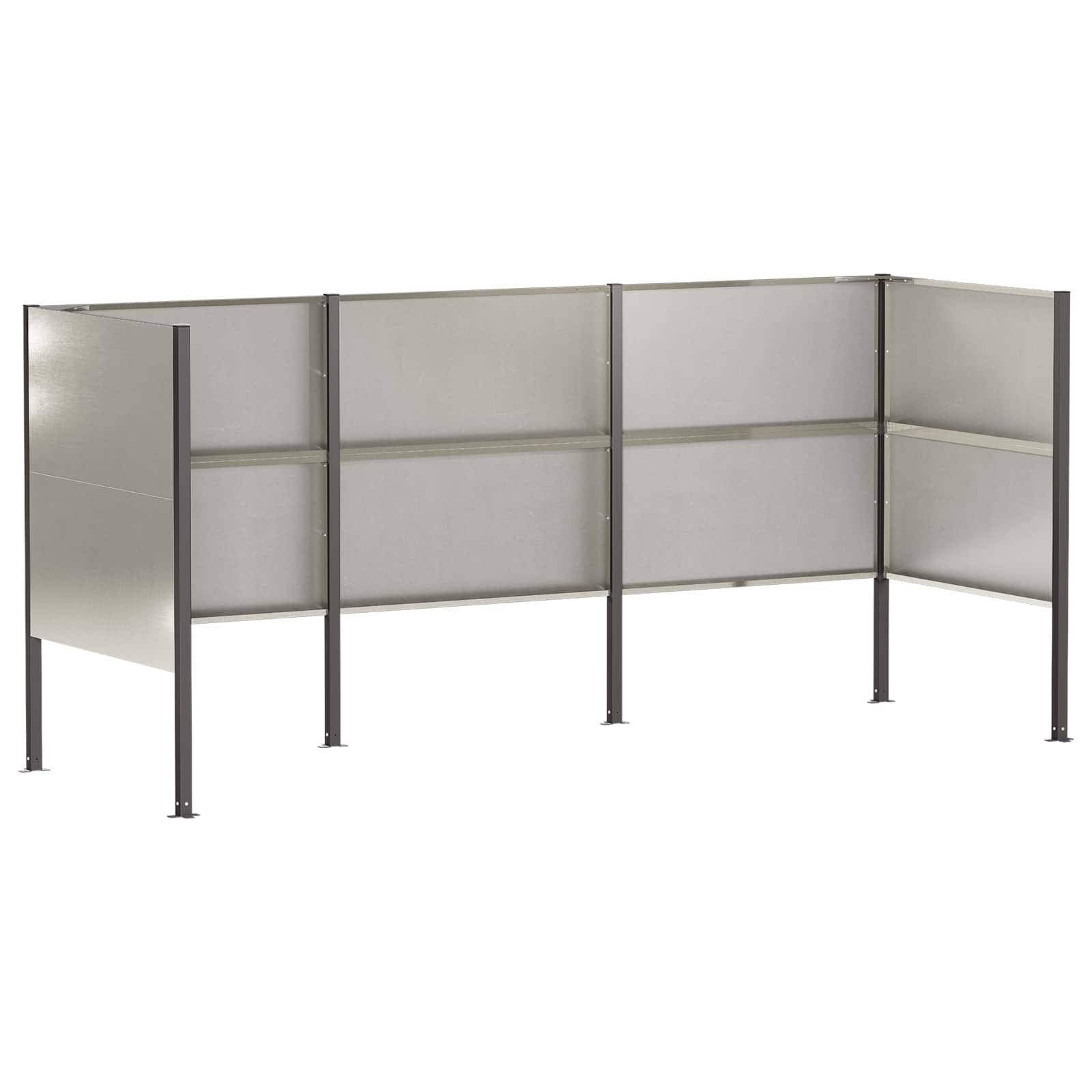 Graue modulare Büro-Trennwandsysteme mit Metallrahmen und vier verbundenen Paneelen auf weißem Hintergrund.