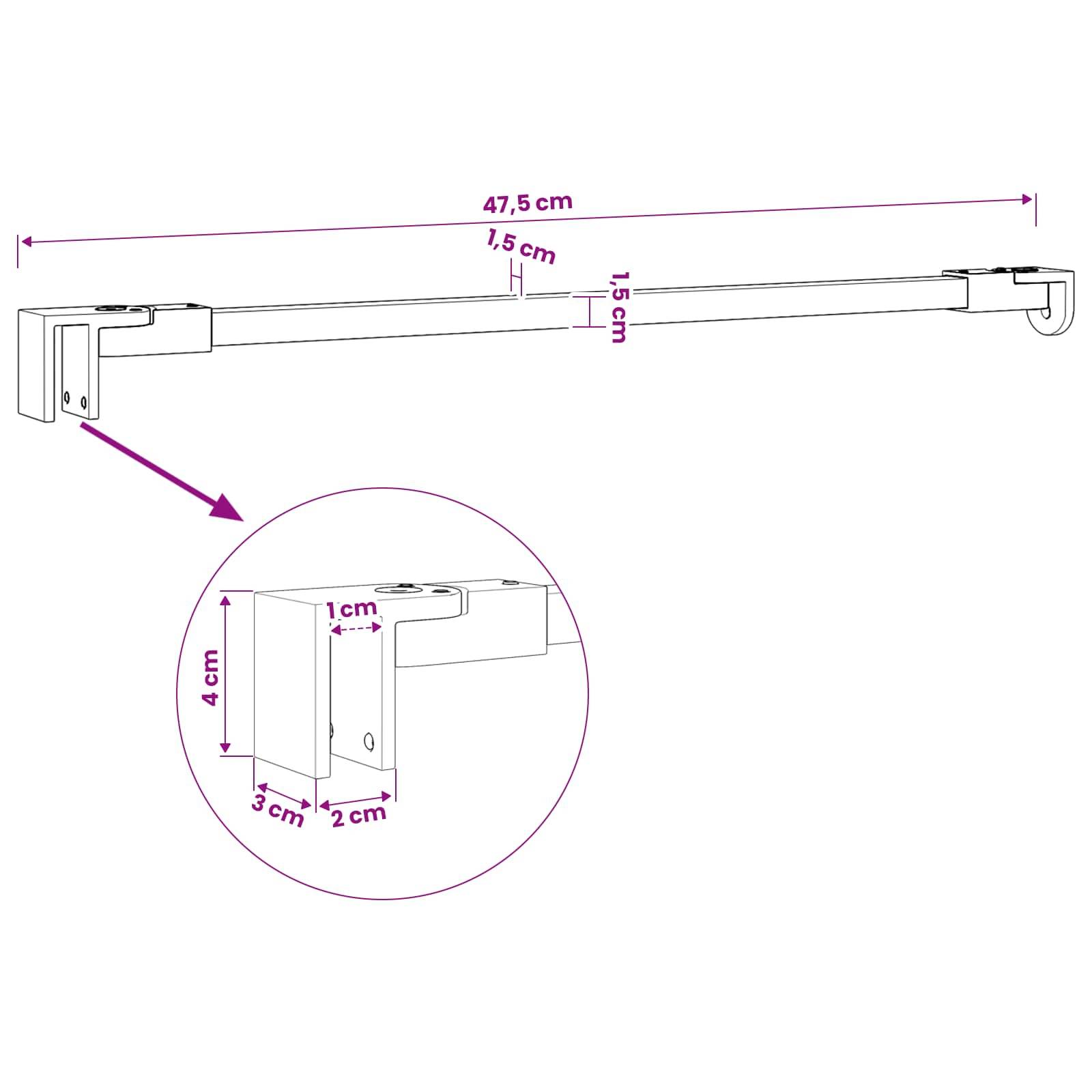Technische Zeichnung einer wandmontierten Stange oder Schiene, 47,5 cm lang und 1,5 cm breit, mit einer Vergrößerung, die die Abmessungen der Befestigungshalterung zeigt: 4 cm Höhe, 3 cm x 2 cm Basis und 1 cm obere Öffnung.