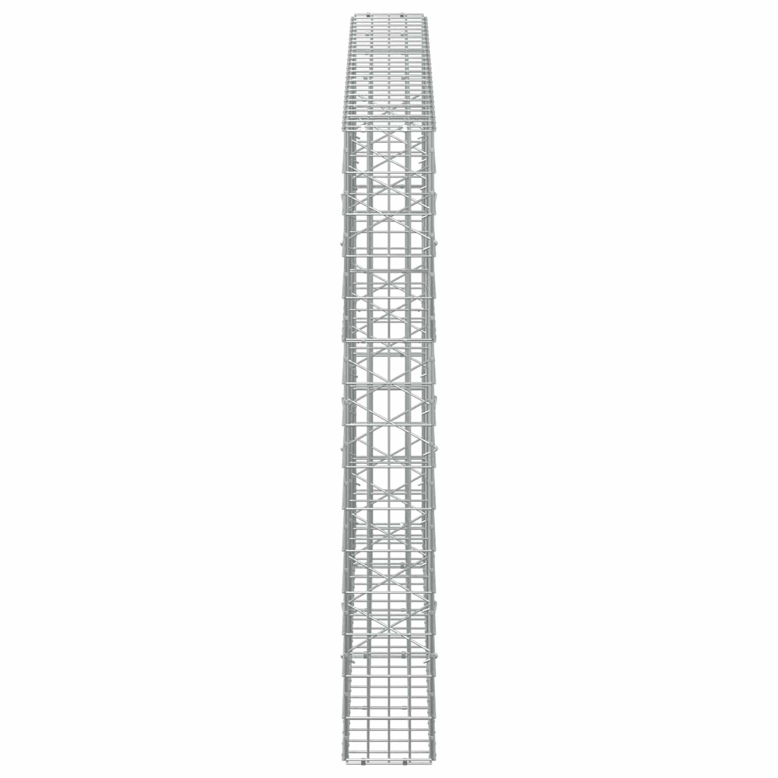 Hoher grauer Metallgitterturm oder Stahlgitterkonstruktion isoliert auf weißem Hintergrund.
