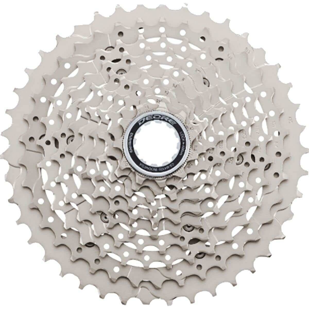 Silberner Fahrradkassetten-Zahnkranz mit mehreren Ritzeln und einem zentralen Verschlussring, dargestellt auf weißem Hintergrund.