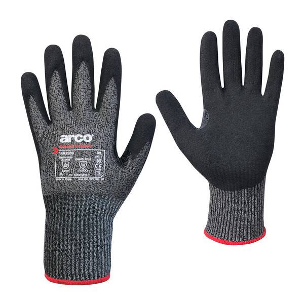 Paar schwarze Arbeitshandschuhe, Handflächen- und Rückseite, mit grauem Strickbündchen und roter Borte.
