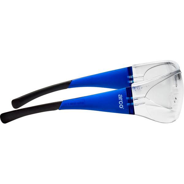 Blau-schwarze Schutzbrille mit klaren Rundum-Gläsern auf weißem Hintergrund abgebildet.