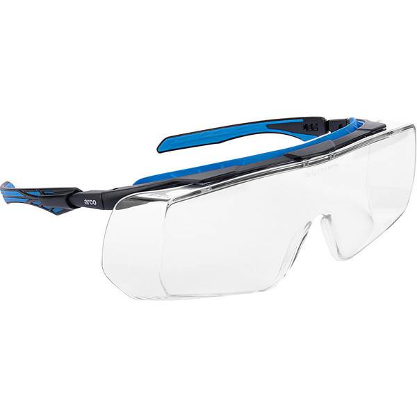 Klare Schutzbrille mit blau-schwarzen Bügeln und Rundum-Design auf weißem Hintergrund.