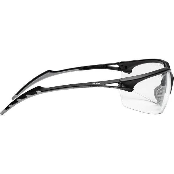 Schwarze Schutzbrille mit Umschlag-Design und klaren Gläsern, von der Seite auf weißem Hintergrund gezeigt.