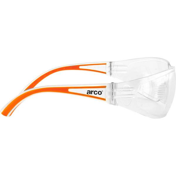 Klare Schutzbrille mit orangefarbenen Bügeln und "arco""-Logo, Seitenansicht auf weißem Hintergrund.