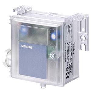 Siemens-Industriesteuerungsmodul in einem durchsichtigen Schutzgehäuse mit Frontdisplay und seitlicher Montagehalterung.