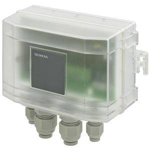 Transparentes Außengehäuse für elektrische Installationen mit einem Etikett „MEMORY“ und drei Kabelverschraubungen an der Unterseite.