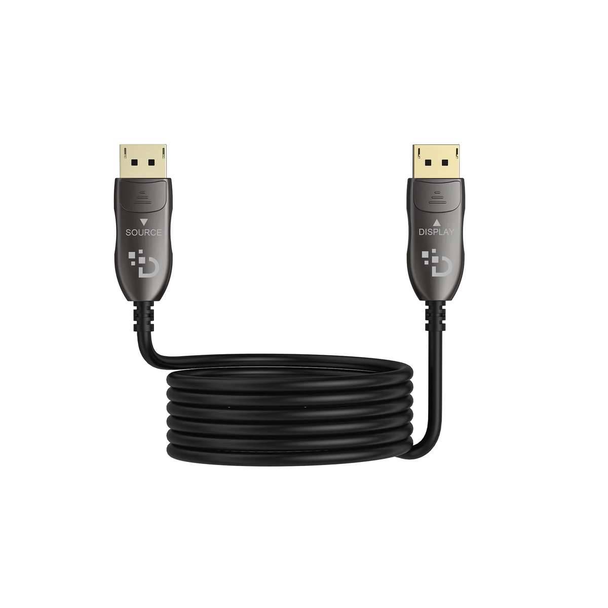 Schwarzes DisplayPort-Kabel mit zwei Anschlüssen, die mit "SOURCE"" und ""DISPLAY"" beschriftet sind, auf weißem Hintergrund.