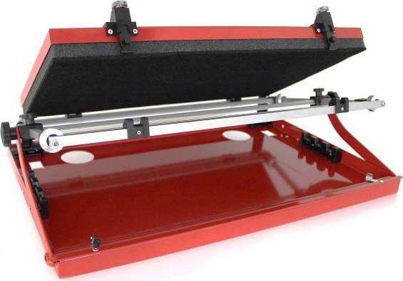 A red screen printing machine with an open frame, ready for use, shows the holders and basic mechanics.