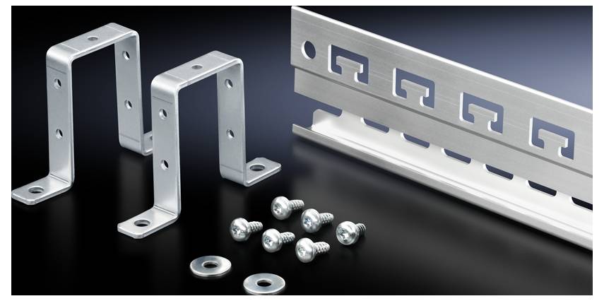 Metal fittings: two angle brackets, one elongated rail with holes, eight screws and two washers against a black background.