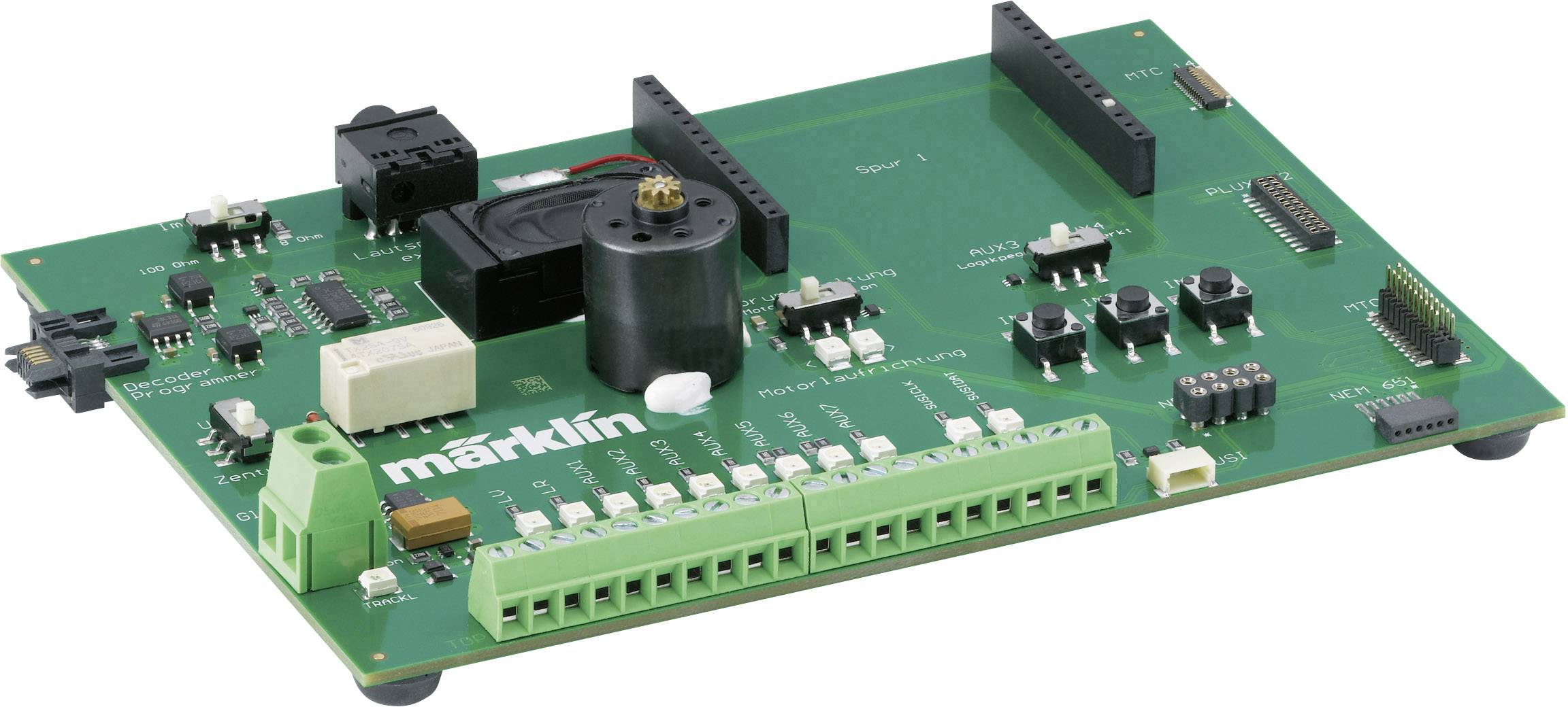 Green electronic circuit board with components and the inscription 'märklin'. Contains circuits, connections and switches.