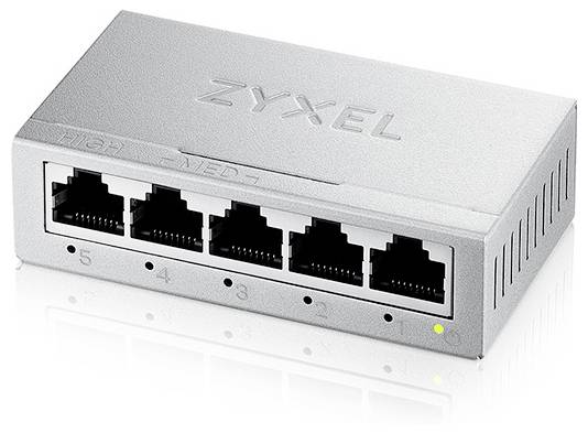 'A silver network switch with five Ethernet ports, numbered from one to five. A green LED indicator is active.'(Note: This translation is already in British English, as technical terminology tends to be consistent across English variants.)
