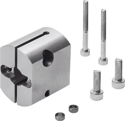 Metallic coupling with bolts and nuts. Main component in cylindrical design with two halves, lateral slot.