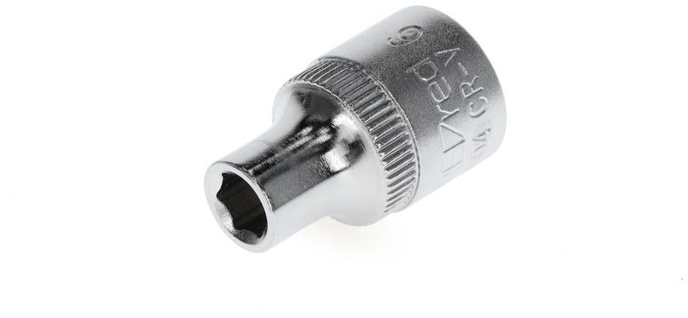 Metal socket for spanner, silver-coloured, with hexagonal opening and ridged edge for improved grip.