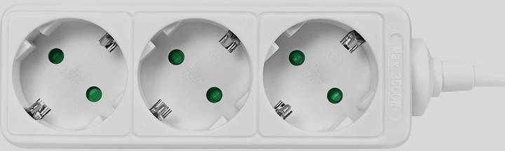 Triple socket with three white plug sockets and green-marked earthing connections. Ideal for multiple devices.