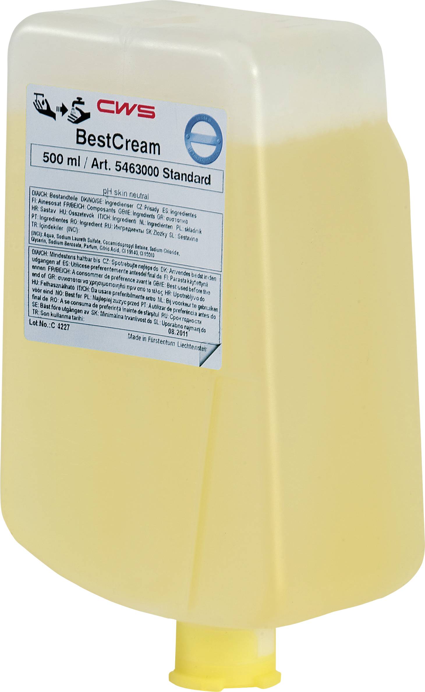 Plastic bottle with 500 ml CWS BestCream, Article Number 5463000, Standard Variant. Label with product information on the front.