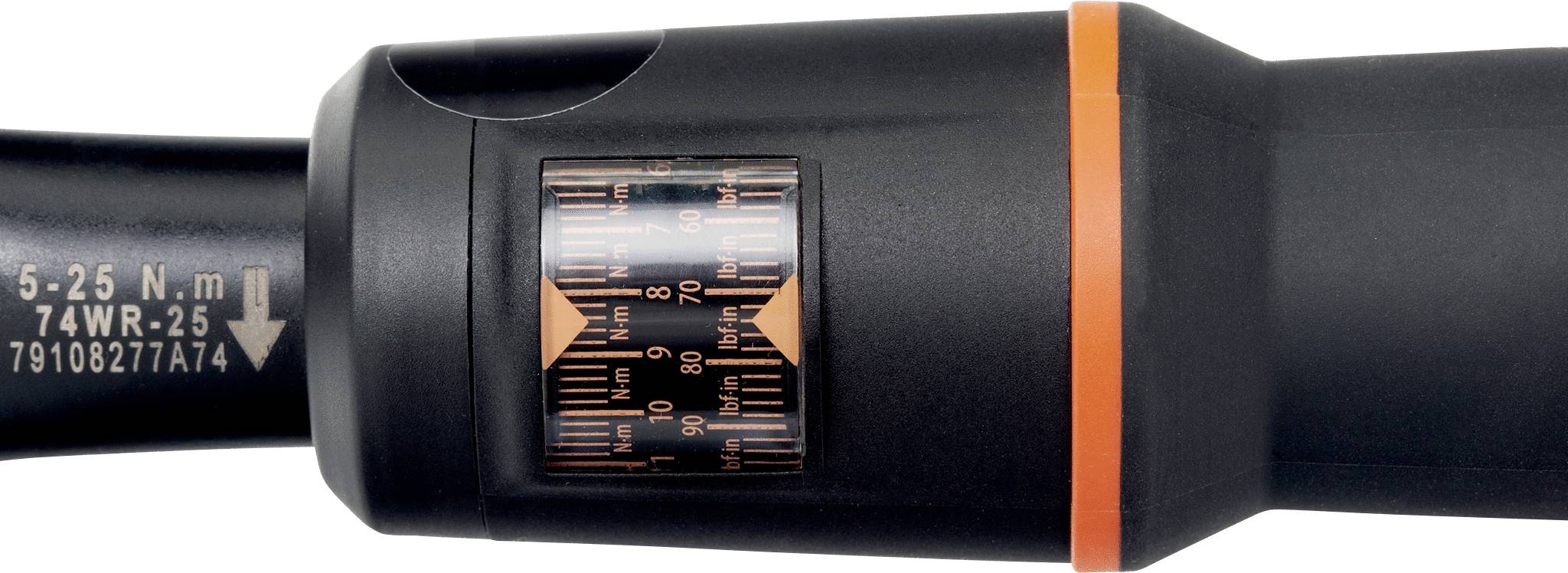 Torque wrench with scale from 5-25 Nm, black surface, orange marking, demonstrates precise measurement technique.