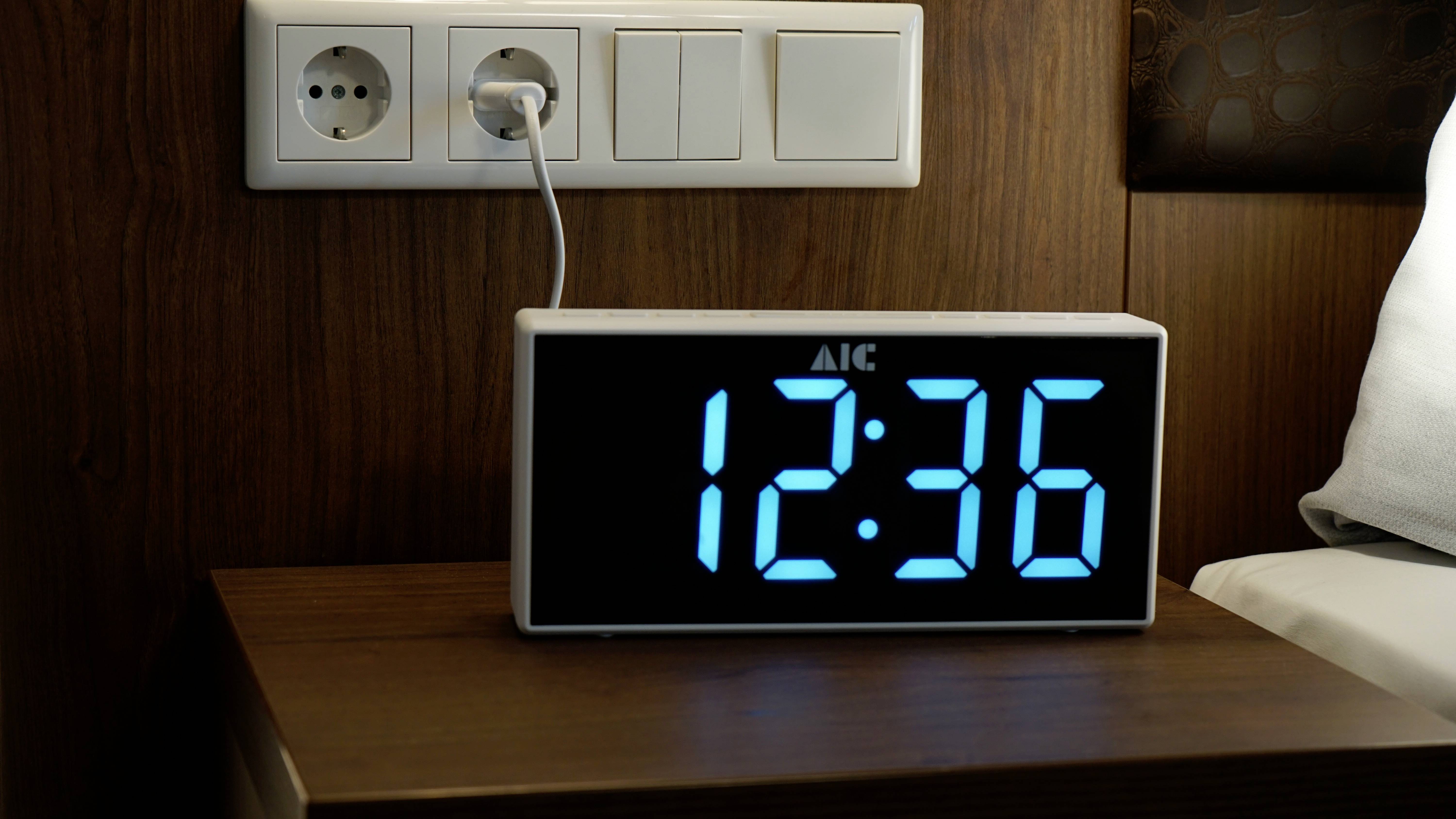 AIC 48XXL Radio alarm clock FM Alarm clock White