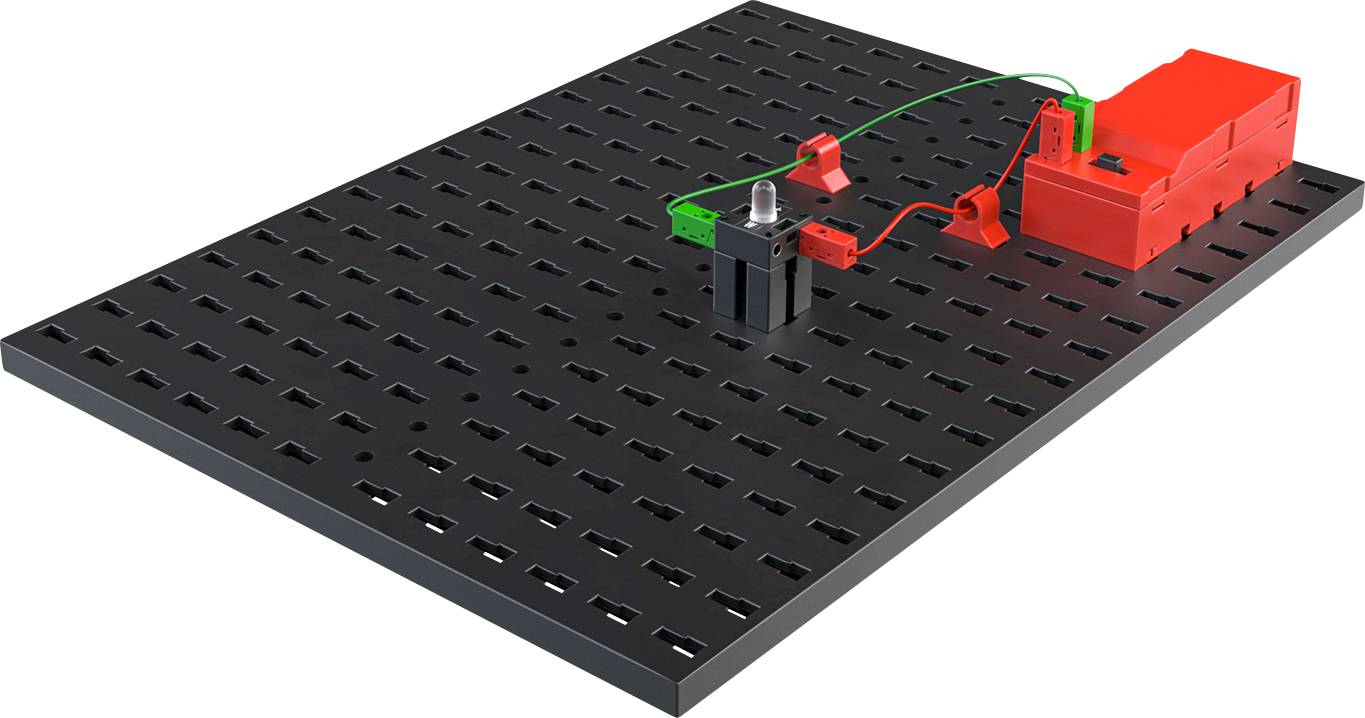 Experimental board with an electrical circuit: battery, green and red terminals, cables and a black holder.