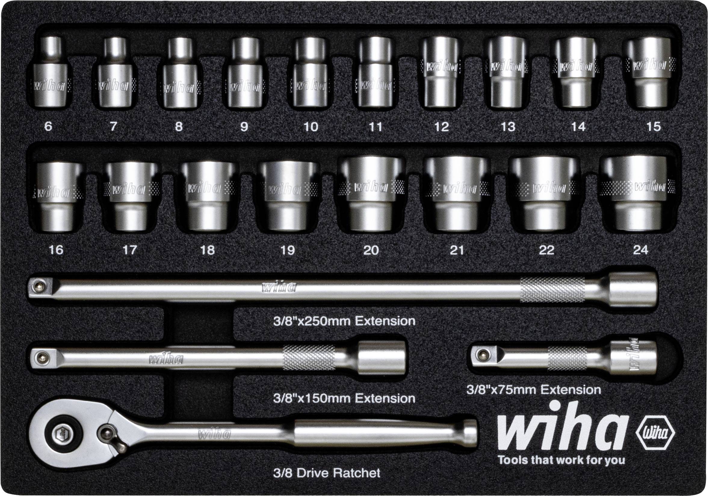 'Set of various socket nuts, ratchet and extensions in a black foam insert, labelled with size markings.'Note: The translation maintains the technical nature of the description while using natural British English phrasing.