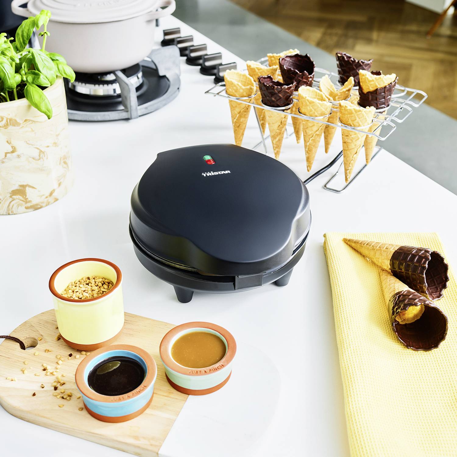 Tristar WF-1170 Waffle cone maker Black