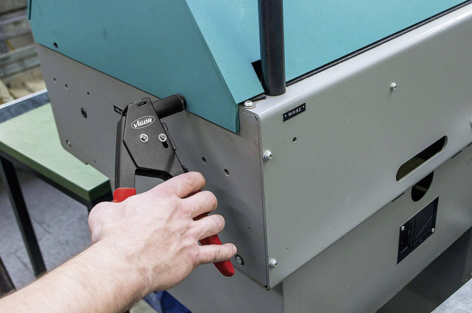 Vigor V4196 Riveter For plastic rivets